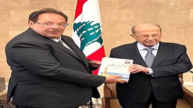 الرئيس اللبناني يستقبل وفد مجموعة السلام العربي برئاسة علي ناصر